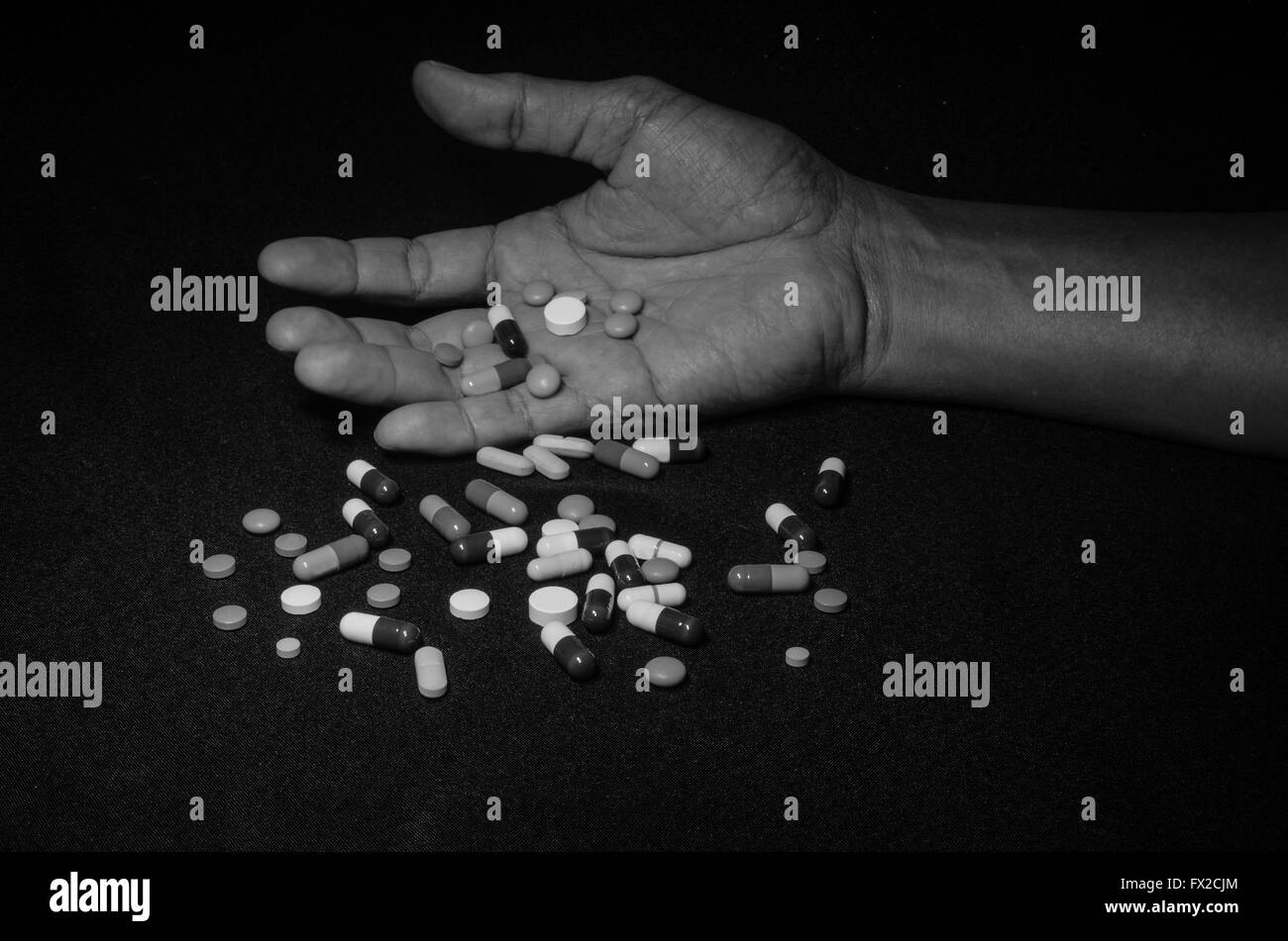 Still Life whit pills in hand Banque D'Images