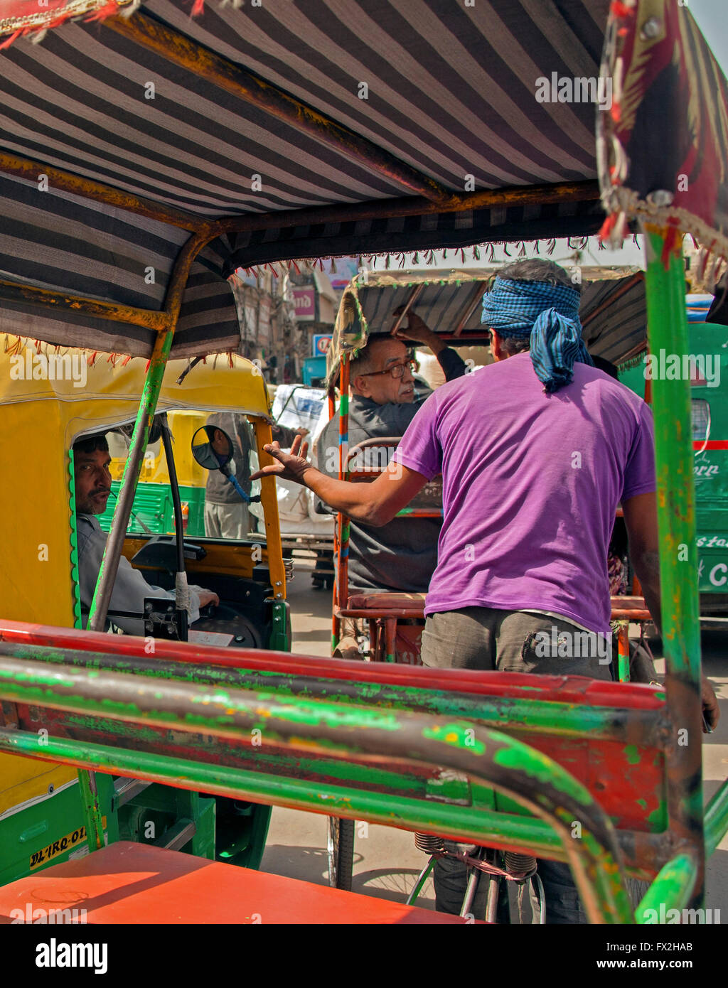 Les cavaliers de pousse-pousse à la rage au désaccord. Banque D'Images