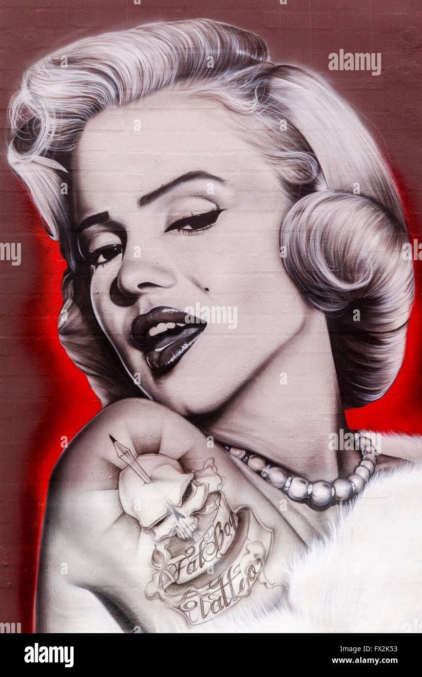 Street art de Marilyn Monroe peint sur un mur Banque D'Images