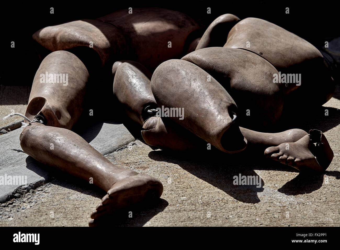 Forme humaine mannequin mannequin homme femme de parties du corps pour le feu et d'intervention d'urgence de gestion de crise Banque D'Images