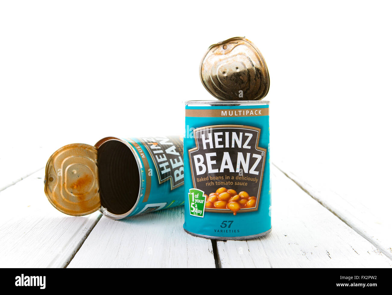 Heinz Baked Cafe du clocher sur un fond de Bois Blanc Banque D'Images