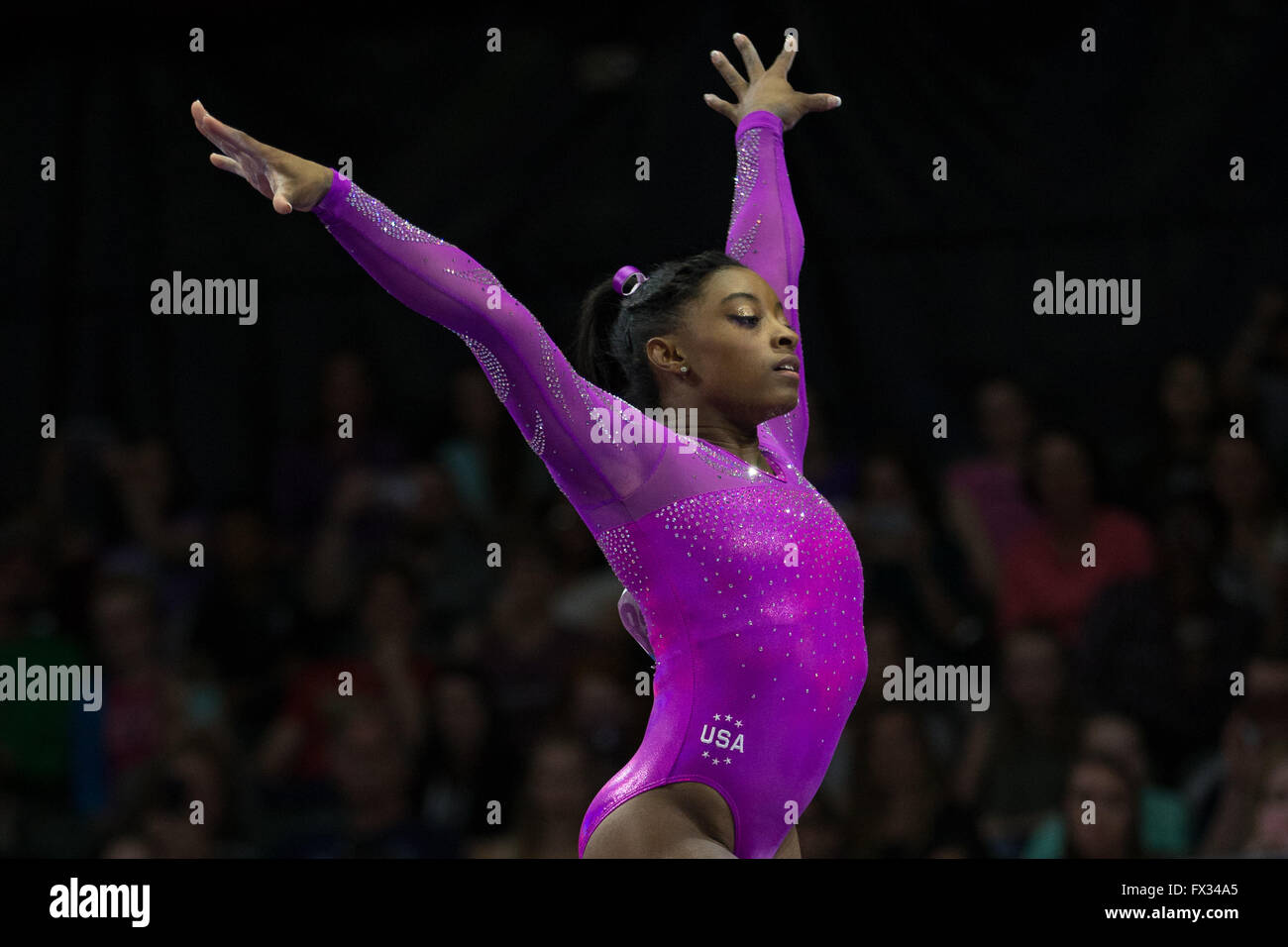 9 avril 2016 : Simone Biles gymnaste participe au Championnats du Pacifique à Everett, Washington. Biles a remporté la compétition, son premier à l'approche des Jeux Olympiques de Rio 2016. Melissa J. Perenson/CSM Banque D'Images