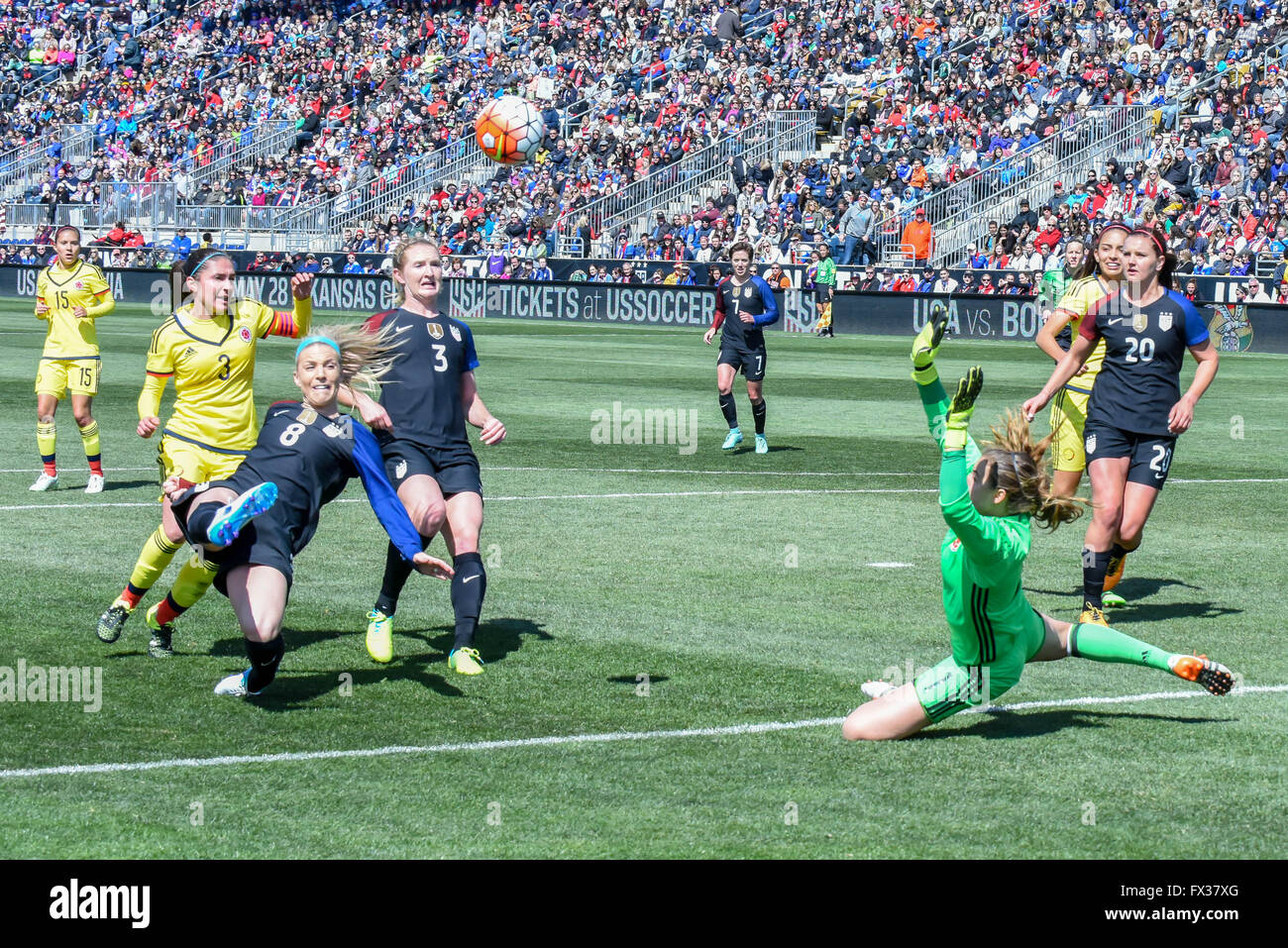 Julie Ertz / Julie Johnston womens soccer player marquer un but dans une coupe du monde match amical - US womens national team - women joueurs de football Banque D'Images