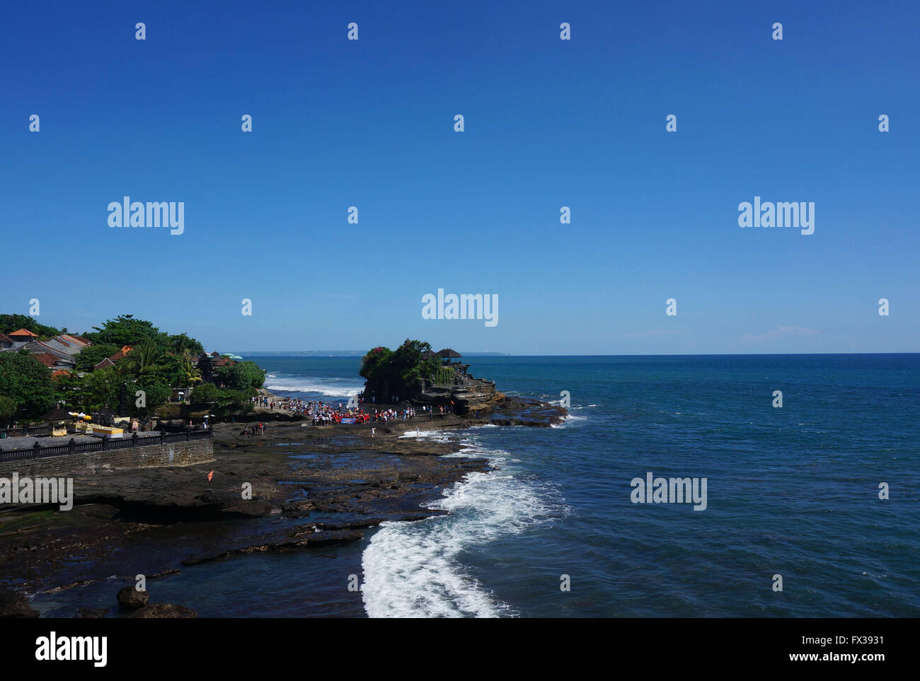 Bali, Bali, Indonésie. Apr 9, 2016. Bali, Indonésie - 09 Avril 2016 :  (usage éditorial uniquement. Chine OUT) Le temple de Tanah lot a été  construit et a été une partie de