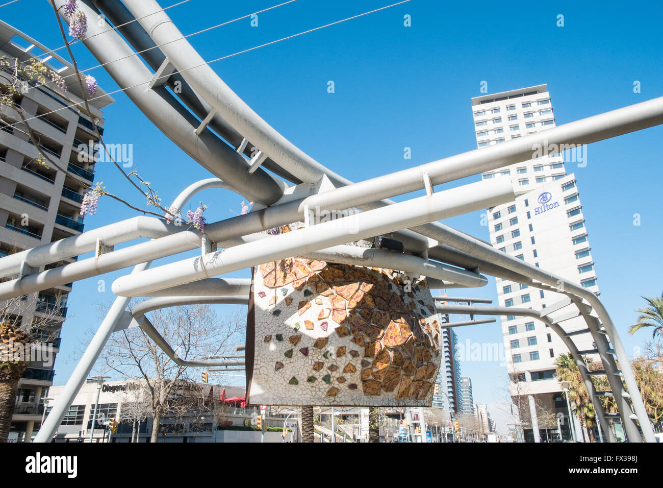 Des structures tubulaires dans le Parc Diagonal Mar, Barcelone, Espagne Banque D'Images