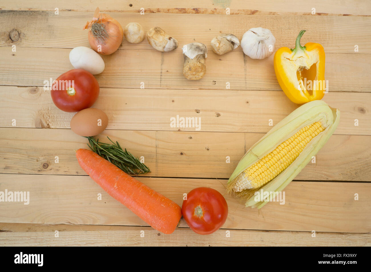 Ingrédient Recettes en forme de coeur sur table Banque D'Images