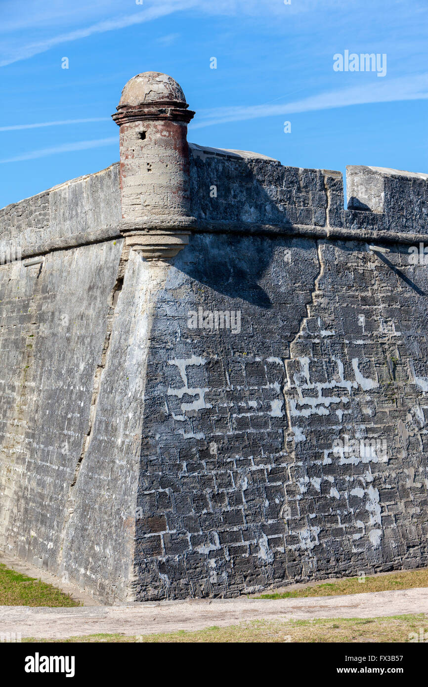 Saint Augustine, Floride, USA. Fort San Marcos, construit 1672-1695. Fissure dans les défis du mur montre la préservation historique. Banque D'Images