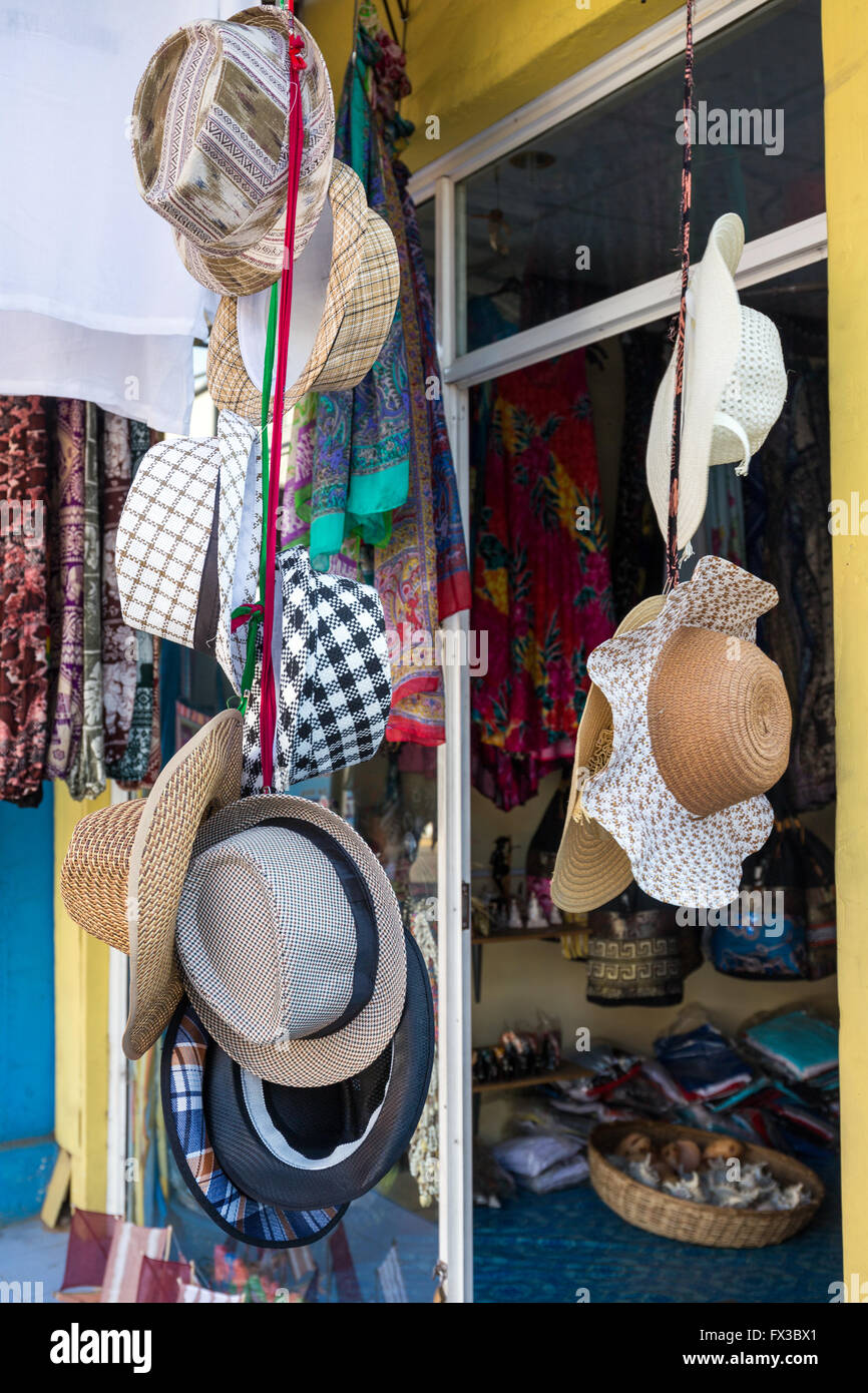 Un tas de différents chapeaux faits à la main à vendre dans une boutique à  Colombo, Sri Lanka, Asie Photo Stock - Alamy