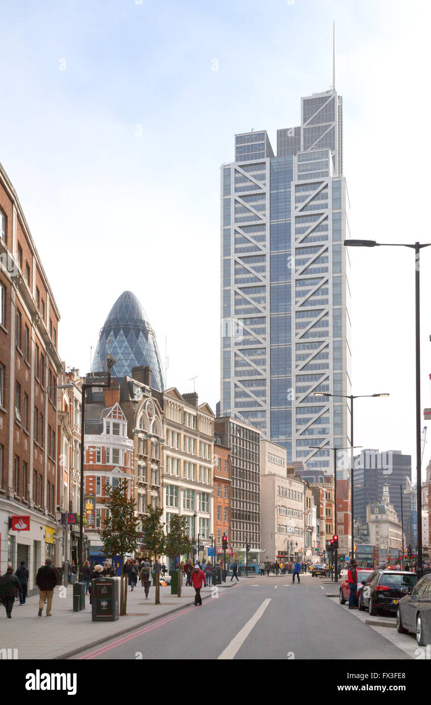 Bishopsgate Street scene avec le cornichon et Heron Tower ( 110 Bishopsgate, Londres ) gratte-ciel, EC2, UK Banque D'Images