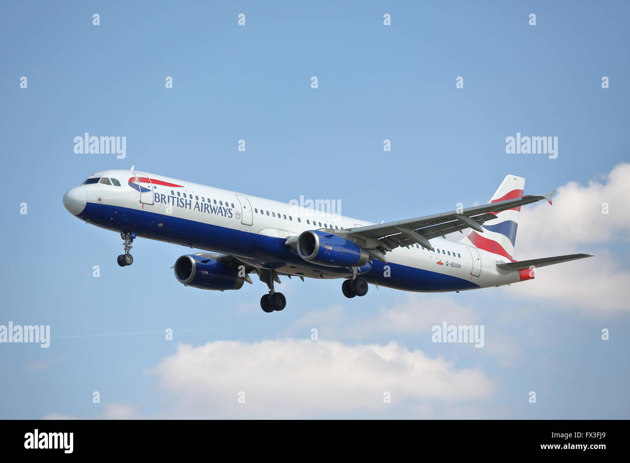 British Airways Airbus A321-200 G-EUXH l'atterrissage à l'aéroport Heathrow de Londres, UK Banque D'Images