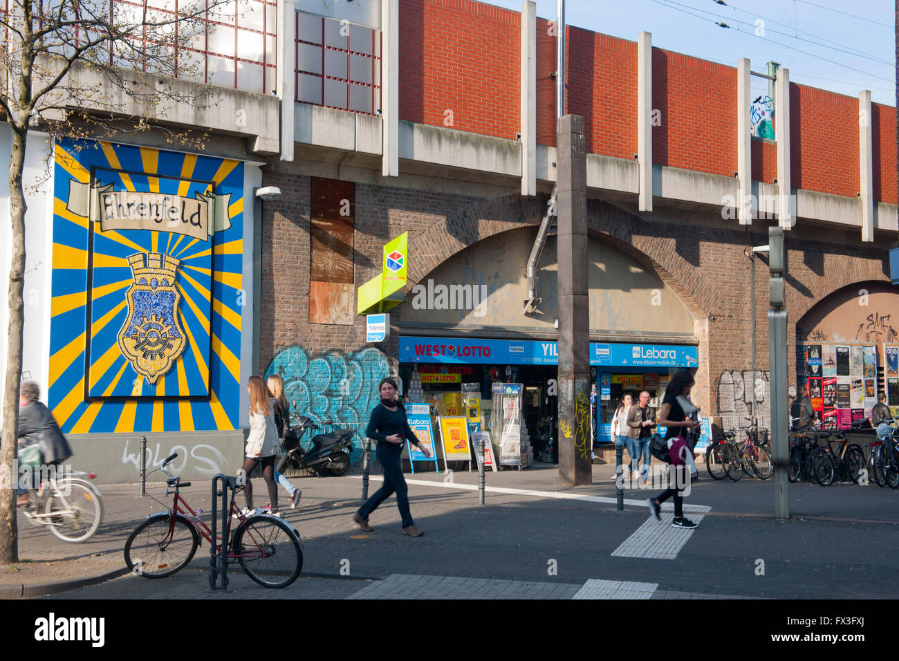 Köln, Venloer Strasse, Ehrenfeld, Bahnhof Ehrenfeld Banque D'Images