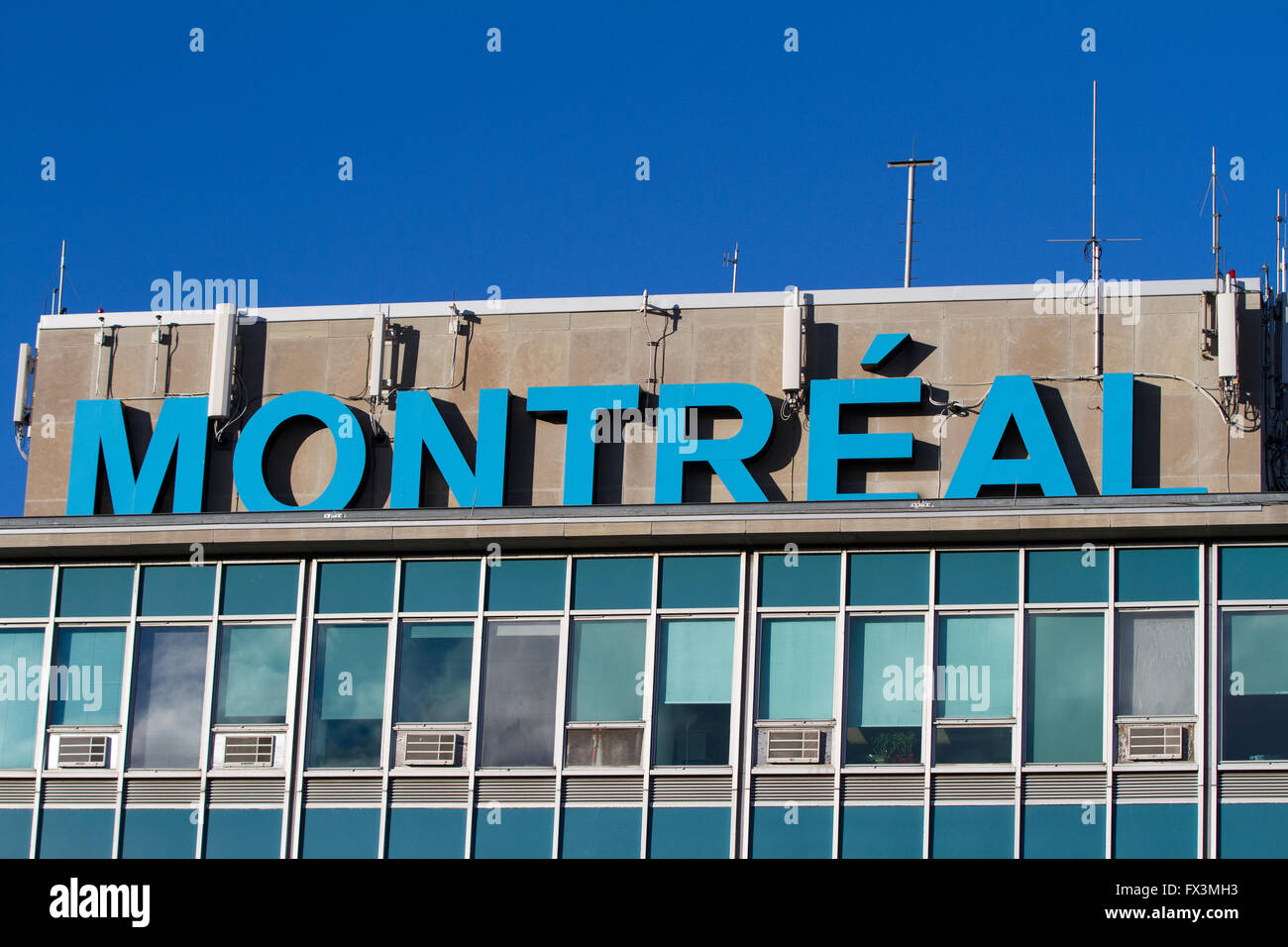 L'aéroport de Pierre Elliot Trudeau à Montréal, au Québec, le samedi 7 novembre 2015. Banque D'Images