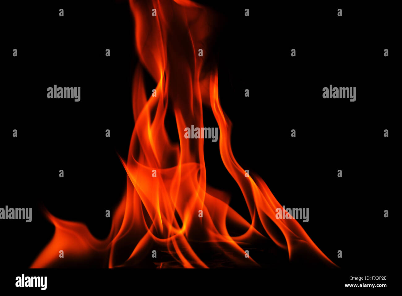Résumé fond avec des flammes rouges sur fond noir sur iosalted,fermer,vue horizontale. Banque D'Images Résumé fond avec des flammes rouges sur fond noir sur iosalted,fermer,vue horizontale. Banque D'Images