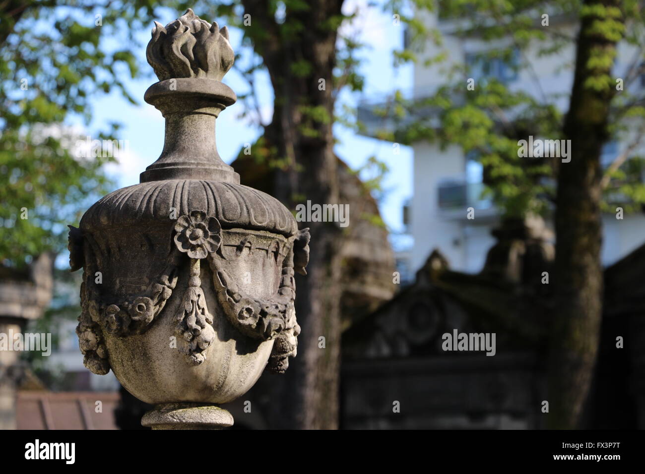 Détail d'une tombe du cimetière de Passy à Paris Banque D'Images