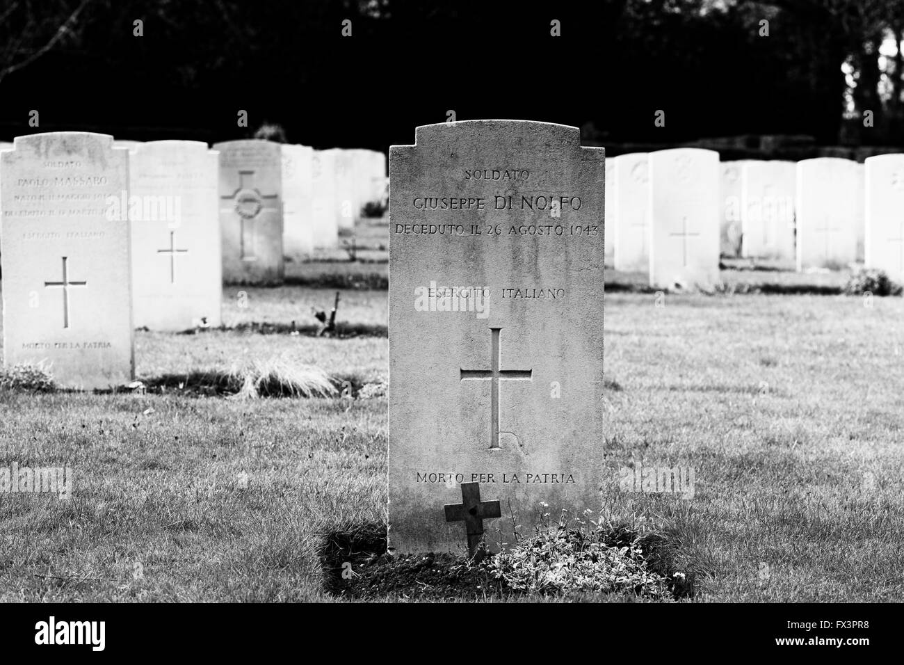 Tombes de guerre de la Première Guerre mondiale et la seconde guerre mondiale a également le Commonwealth War Graves blanc et noir Banque D'Images