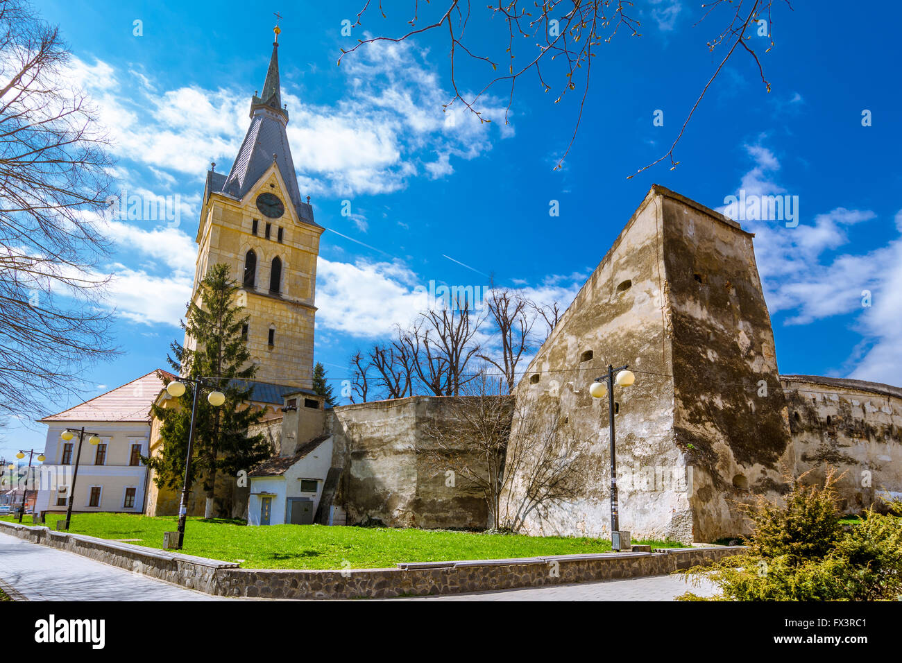 Au cours du 13e siècle, l'Ordre Teutonique construit une forteresse connue sous le nom de Schwarzbourg ou Black Castle, près de l'Codlei Magura. La c Banque D'Images