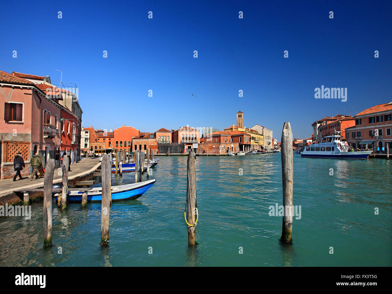 Dans la pittoresque ville de canal de l'île de Murano, Venise, Vénétie, Italie. Banque D'Images