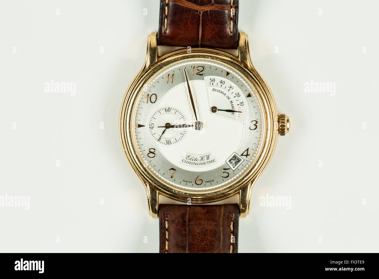 L'homme de luxe montre en or avec un chronomètre, date et secondes Banque D'Images