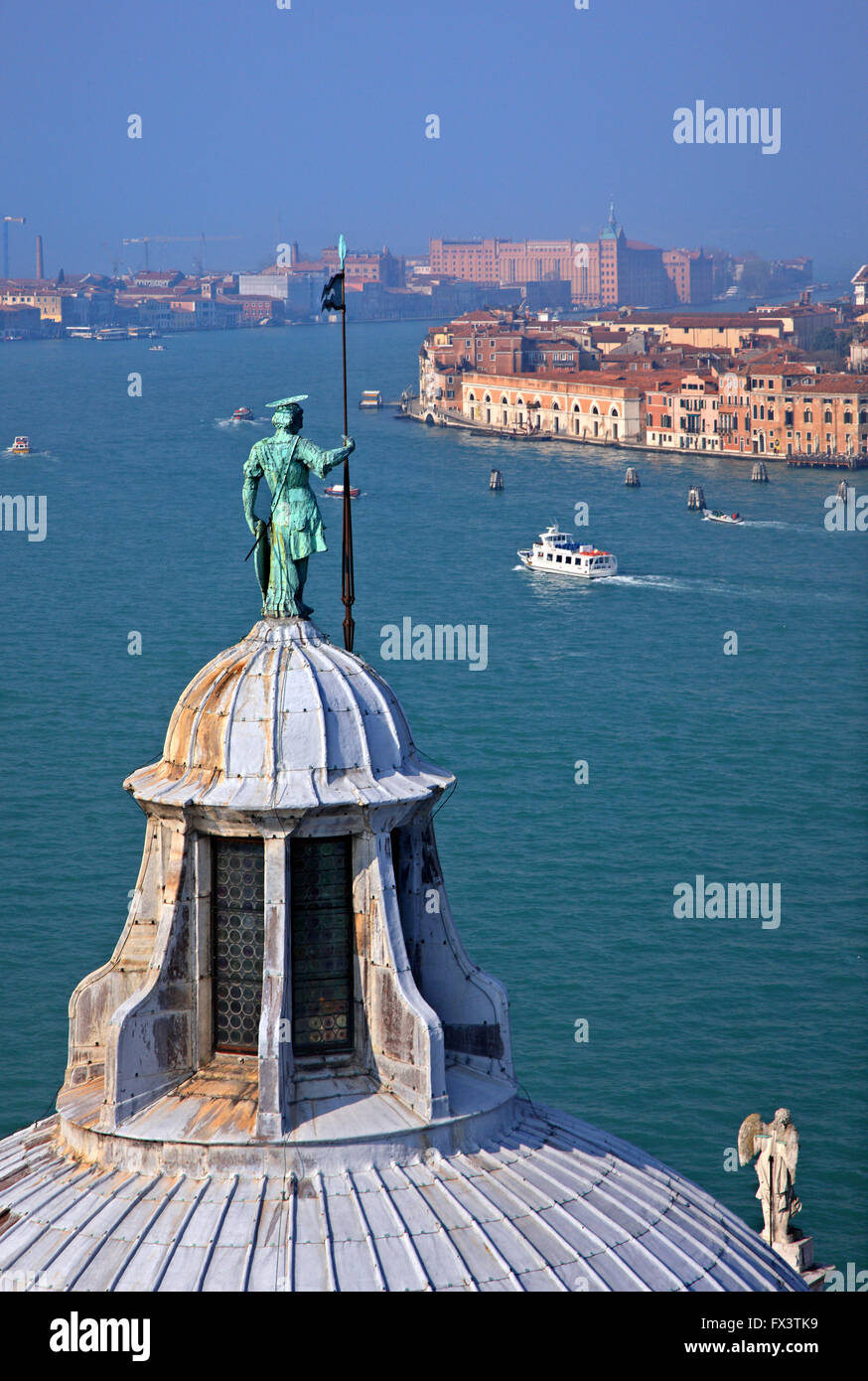 Vue sur le bassin de San Marco (St Marc) du beffroi ('Campanile') de San Giorgio Maggiore, à Venise, Italie. Banque D'Images
