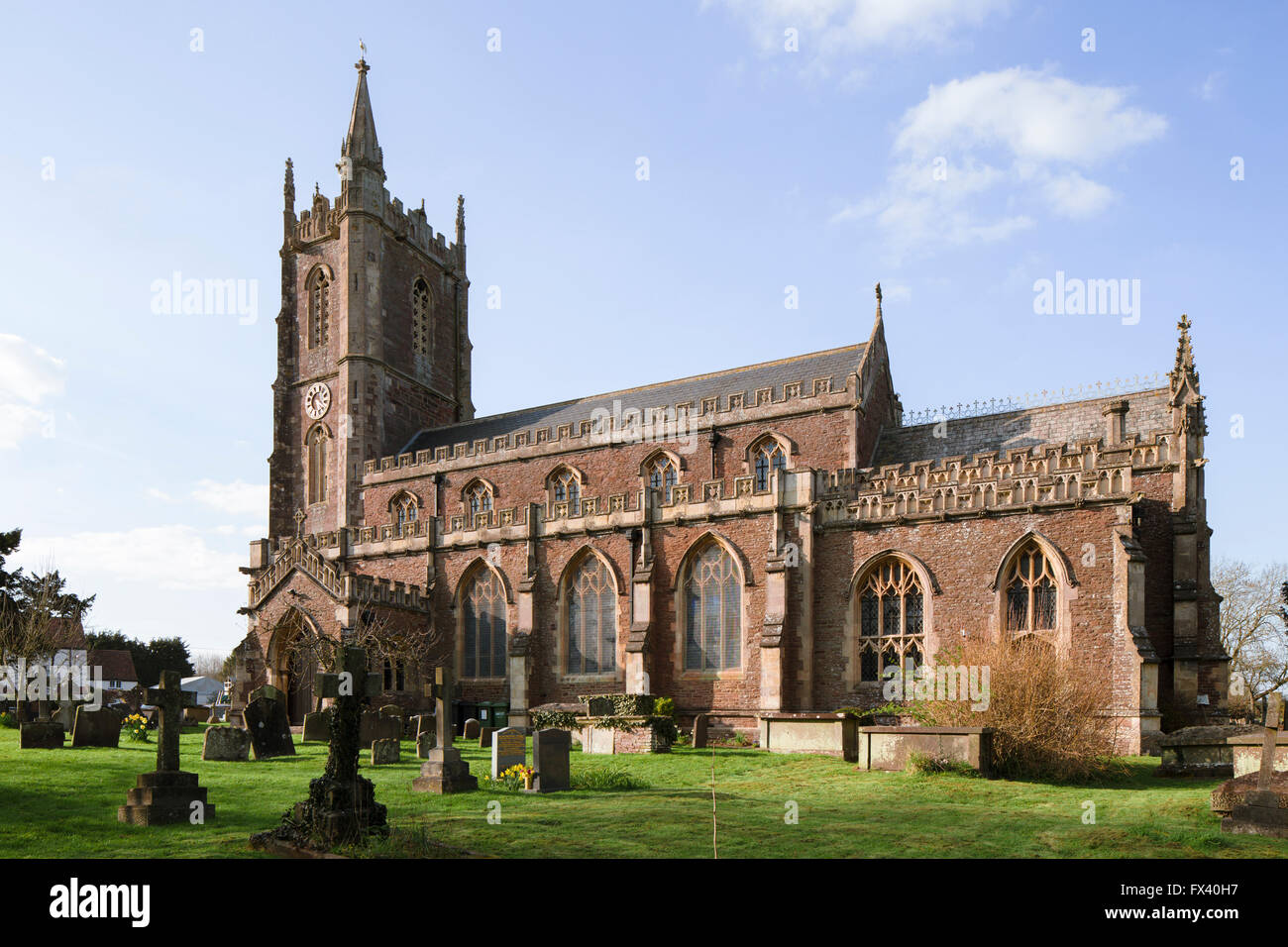 St Peter Frampton, Michel Husson, Gloucestershire, une église victorienne de 1858 en grande partie conçu par John Norton (avec tour médiévale). Banque D'Images