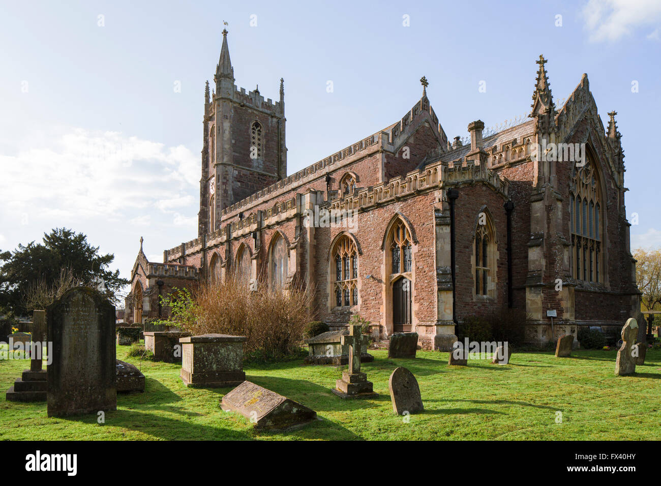 St Peter Frampton, Michel Husson, Gloucestershire, une église victorienne de 1858 en grande partie conçu par John Norton (avec tour médiévale). Banque D'Images