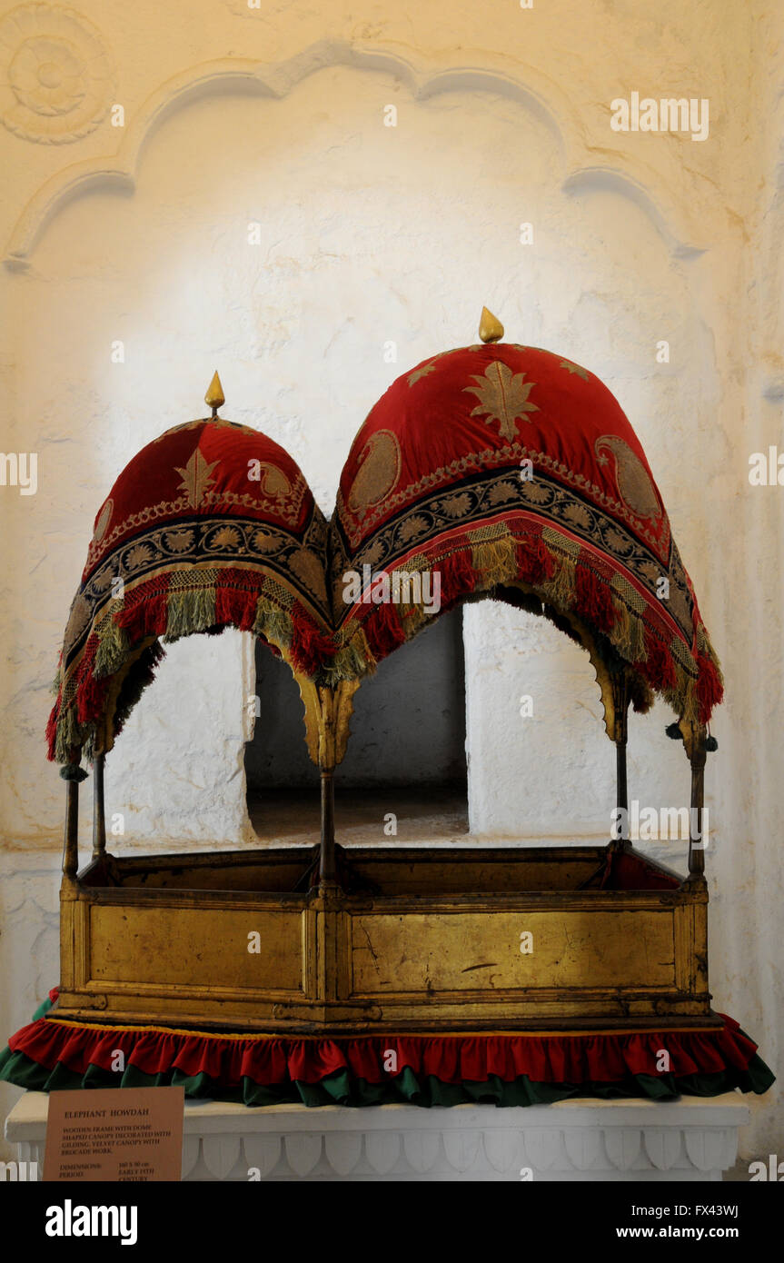 Un elephany Howdah (siège) dans le Musée du Fort Mehrangarth, Jodhpur, Inde. Banque D'Images