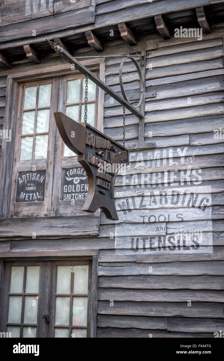 E. Bowman Wright signe forgeron dans le chemin de traverse du Wizarding World Of Harry Potter Attraction à Universal Studios Florida Banque D'Images