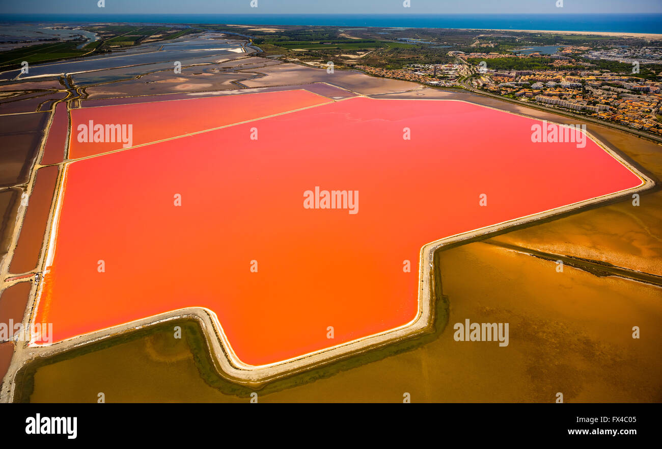 Vue aérienne, Camargue, lacs de sel, l'extraction de sel, lacs de sel rouge, Aigues-Mortes, France, Languedoc-Roussillon, France, Europe, Banque D'Images