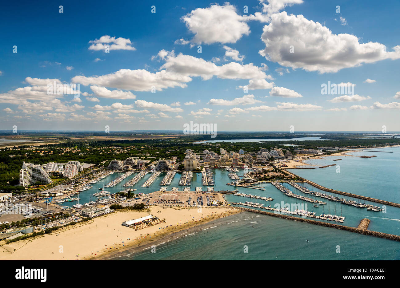 Vue aérienne, Marina de LaGrandeMotte, port de plaisance de LaGrande