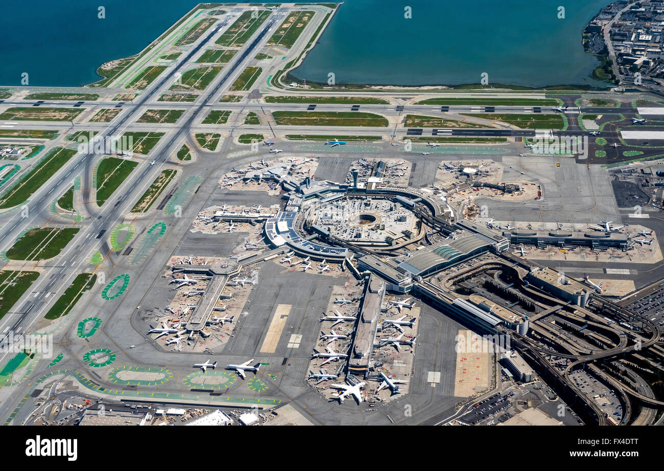 Par antenne, Aéroport International de San Francisco, OFS, pistes, pistes d'aéroport, la manutention des aéronefs, le nombre de touristes s'écarter Banque D'Images