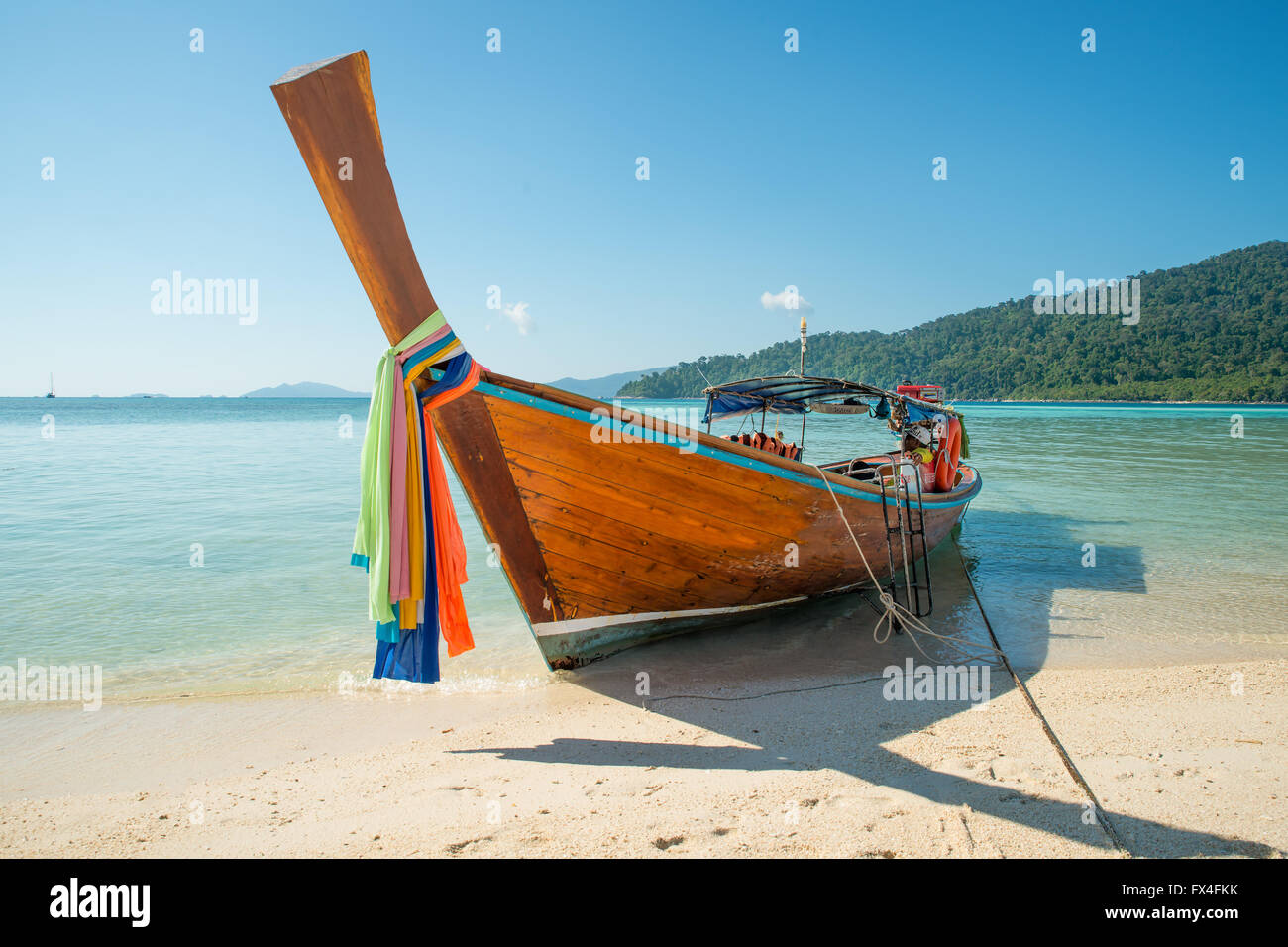 L'été, les voyages, vacances et Maison de Vacances - concept Tropical beach, bateaux longtail à Lipe à Satun, Thailande Banque D'Images