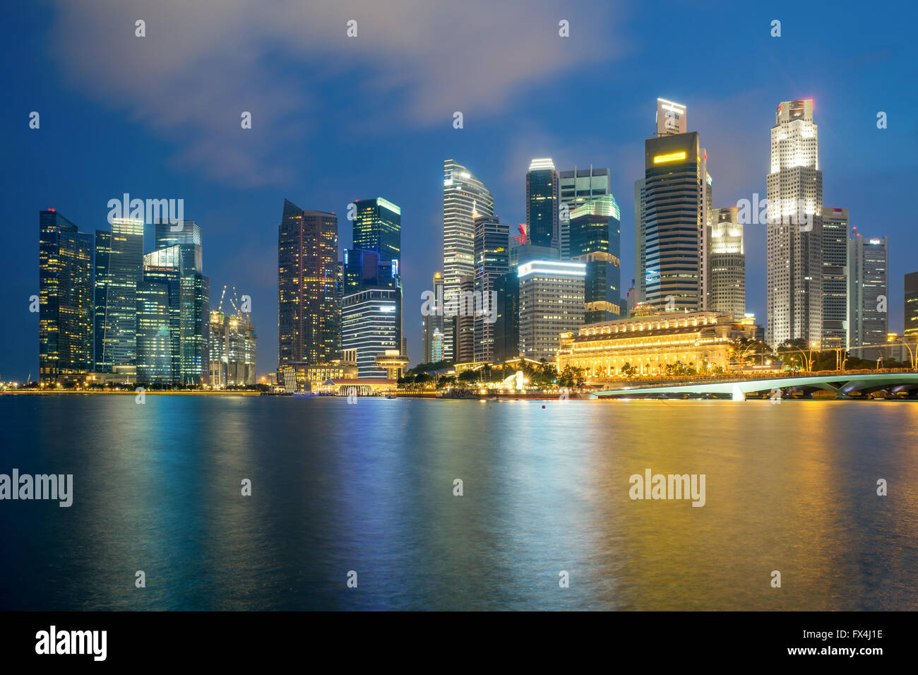 La ville de Singapour au centre-ville de district dans la nuit Banque D'Images