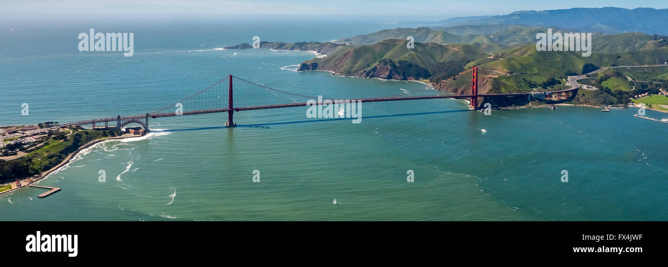 Vu vue aérienne, le Golden Gate Bridge à partir de la côte Pacifique, de San Francisco, San Francisco, États-Unis d'Amérique, Banque D'Images