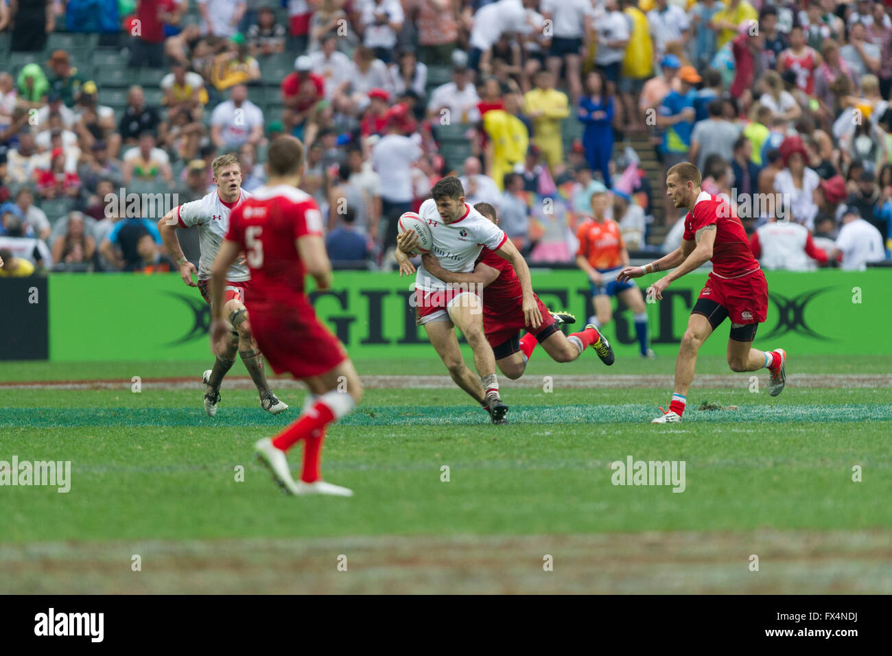 Hong Kong, Chine. 10, avril 2016. Monde HSBC Rugby à 7 tour 7-série, Hong Kong Stadium. La Russie(rouge) contre le Canada(blanc) Shield Final. La Russie remporte 19-14. Credit : Gerry Rousseau/Alamy Live News Banque D'Images