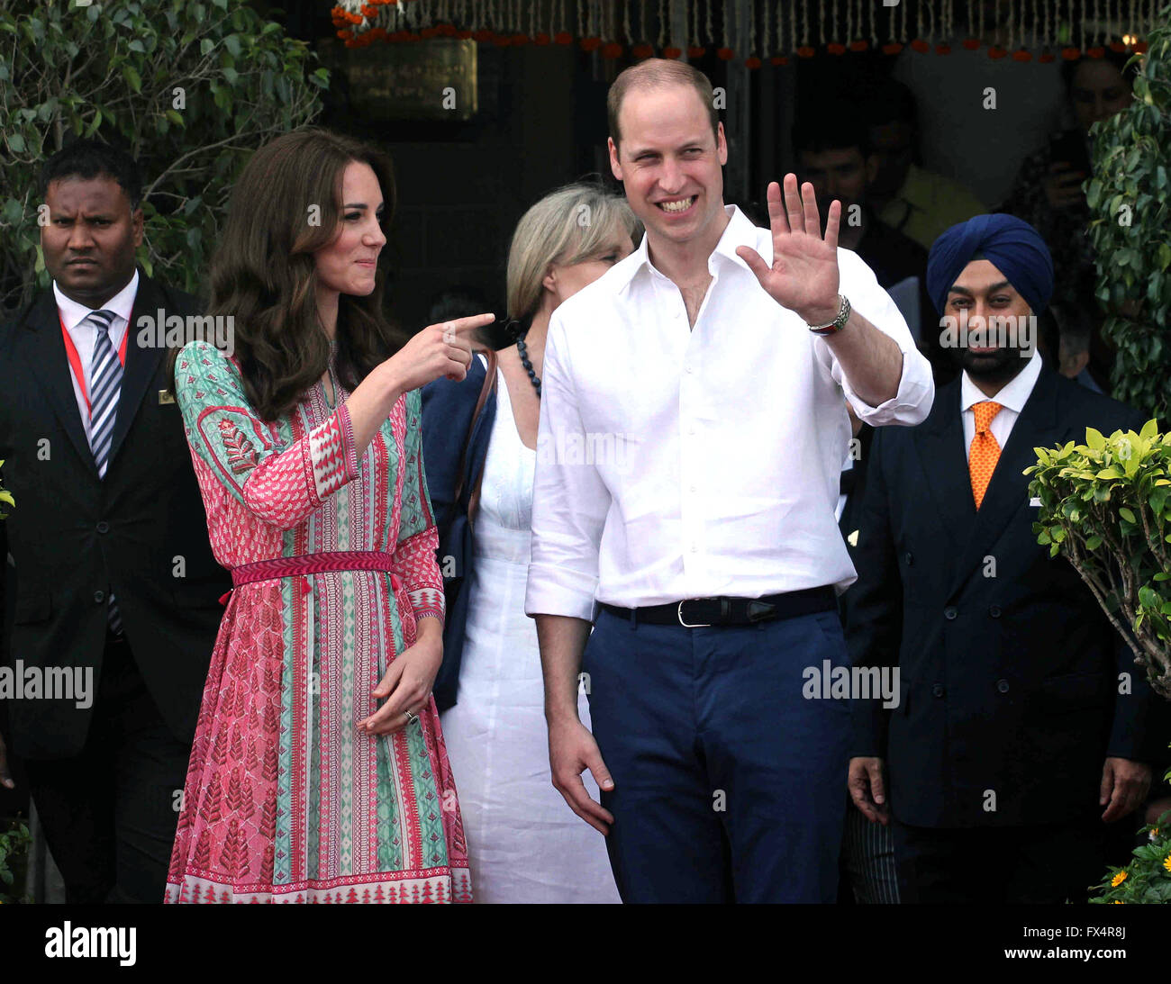 Mumbai, Inde. 10 avril, 2016. La femme du Prince William avec Kate, la duchesse de Cambridge arrive à l'hôtel Taj à Mumbai, en Inde le 10 avril 2016. Le couple royal britannique land à Mumbai pour leur voyage de sept jours en Inde et au Bhoutan. Dpa : Crédit photo alliance/Alamy Live News Banque D'Images