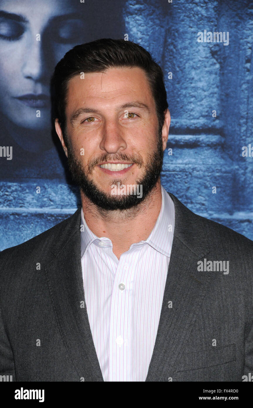 Los Angeles, Californie, USA. 10 avr, 2016. 10 avril 2016 - Los Angeles California USA - Acteur PABLO SCHREIBER au ''Games Of Thrones'' 6e Saison tenue à l'Théâtre chinois de Grauman à Hollywood. Crédit : Paul Fenton/ZUMA/Alamy Fil Live News Banque D'Images