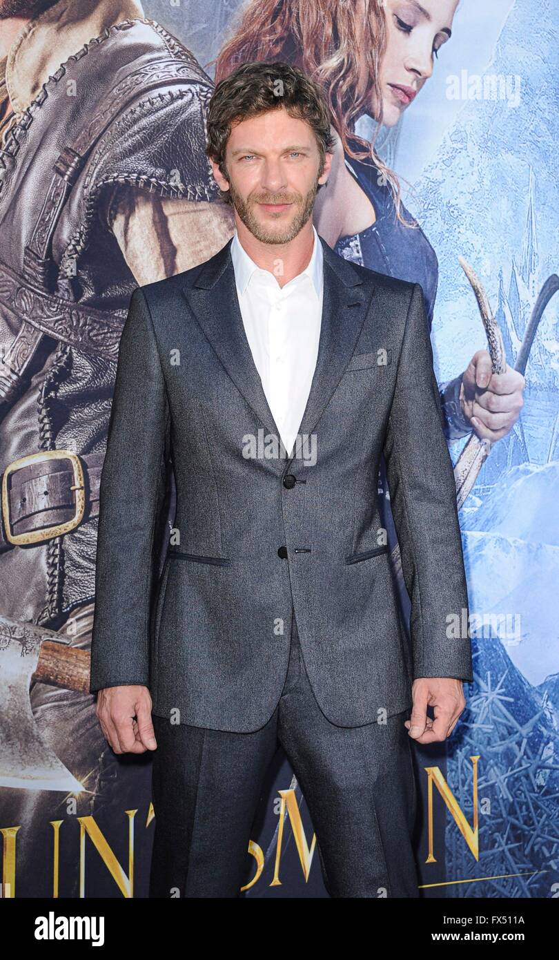 Los Angeles, CA, USA. Apr 11, 2016. Colin Morgan au arrivés pour la guerre de l'HIVER : HUNTSMAN Premiere, Regency Westwood Village Theatre, Los Angeles, CA, 11 avril 2016. Credit : Elizabeth Goodenough/Everett Collection/Alamy Live News Banque D'Images