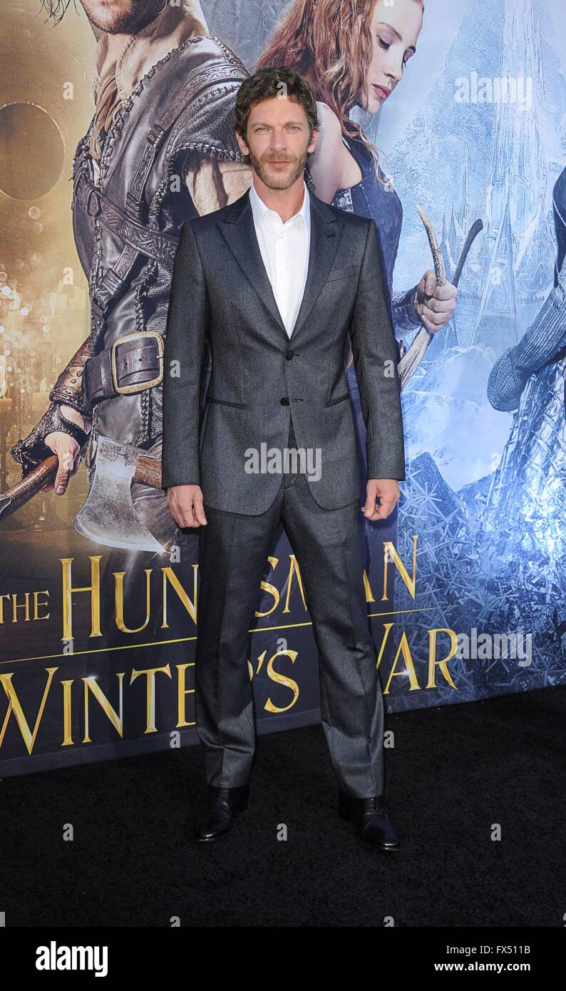 Los Angeles, CA, USA. Apr 11, 2016. Colin Morgan au arrivés pour la guerre de l'HIVER : HUNTSMAN Premiere, Regency Westwood Village Theatre, Los Angeles, CA, 11 avril 2016. Credit : Elizabeth Goodenough/Everett Collection/Alamy Live News Banque D'Images