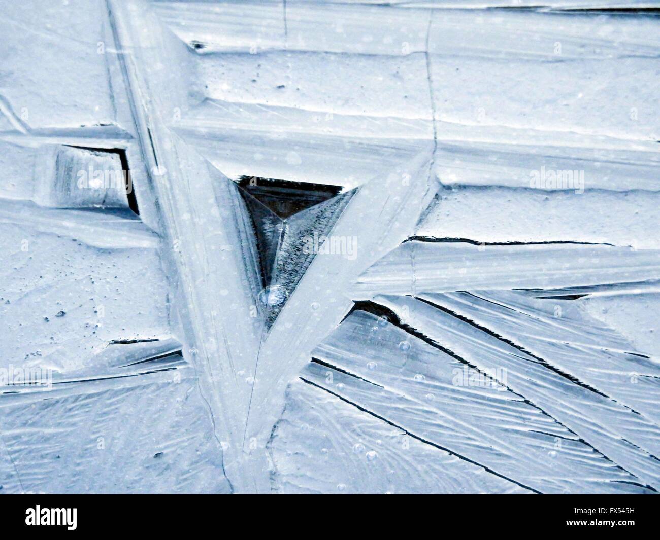 Cristaux de glace sur la flaque, Février 2016 Banque D'Images