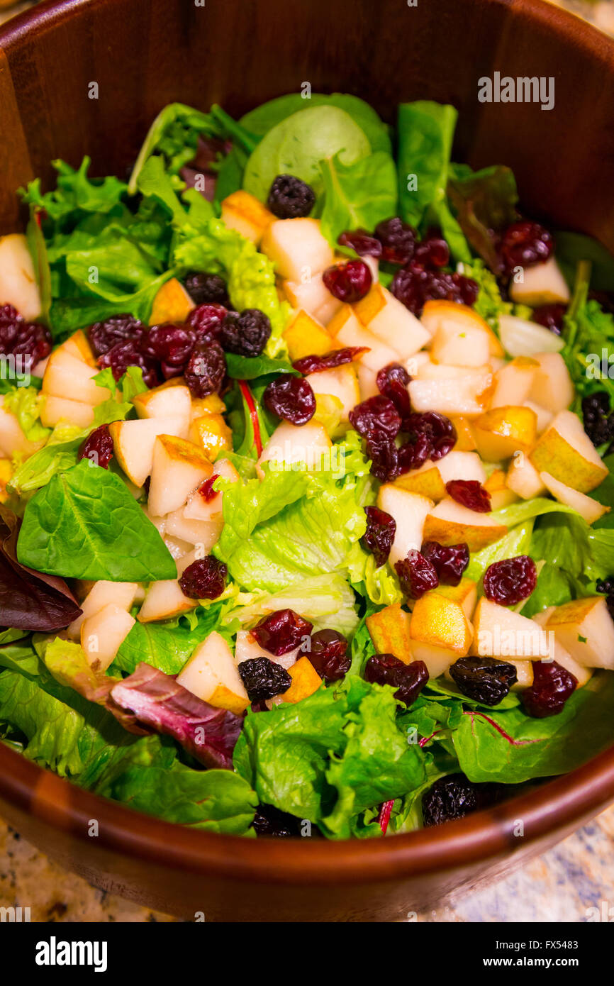 Une image à partir d'un restaurant, tandis que des repas hors d'une salade saine qui est faible en calorie et prêts à manger. Banque D'Images