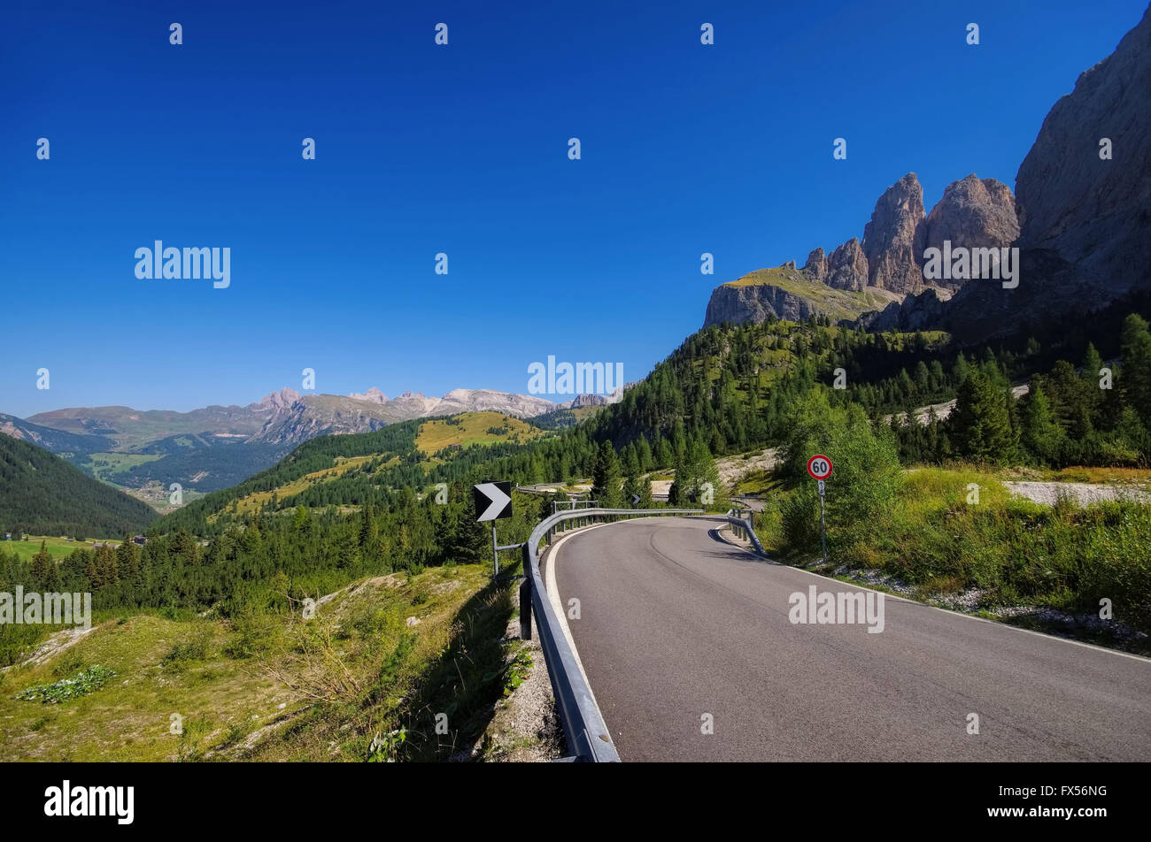 Sellajoch in den Dolomiten, von Alpen - Sella pass en Dolomites, Alpes italiennes Banque D'Images