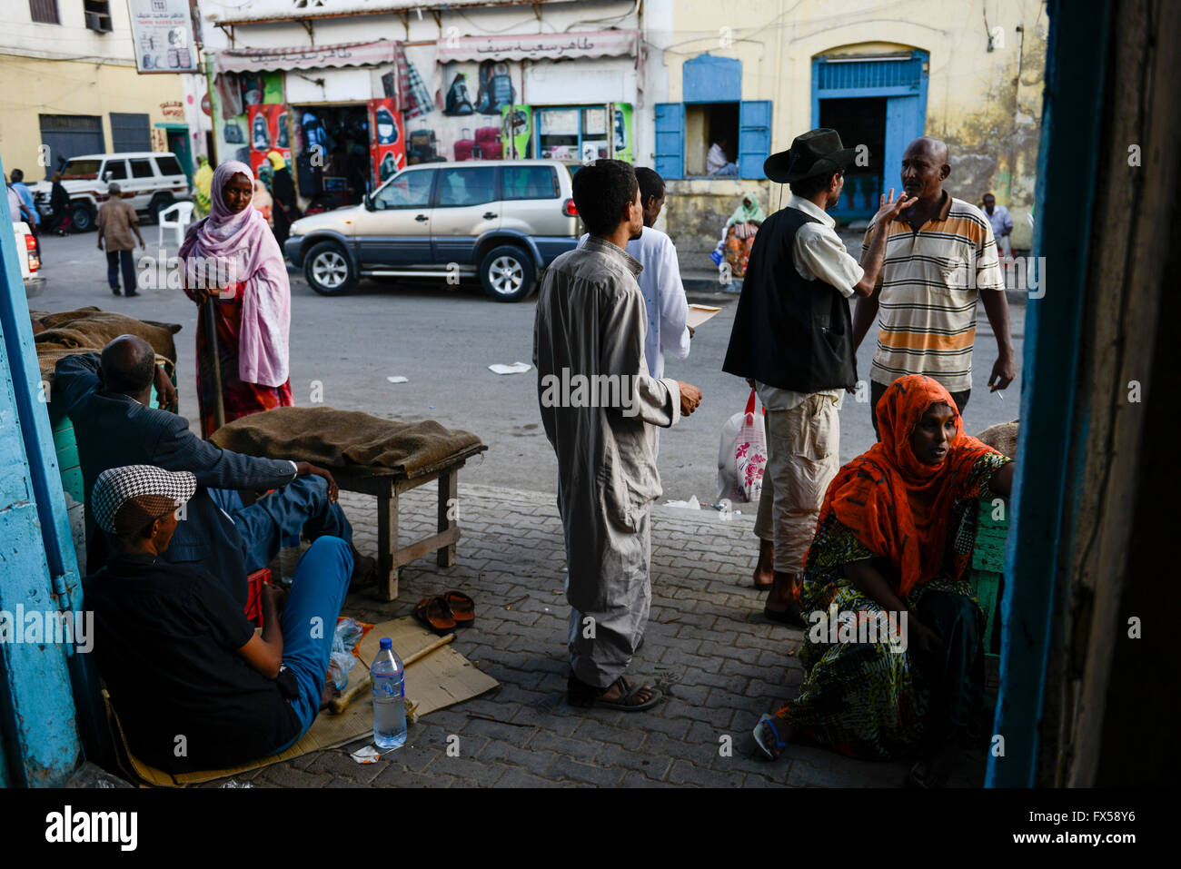 DJIBOUTI, vieille ville, vente de drogues la mastication du khat/ DSCHIBUTI, Altstadt, Verwaltung der Droge Khat Banque D'Images