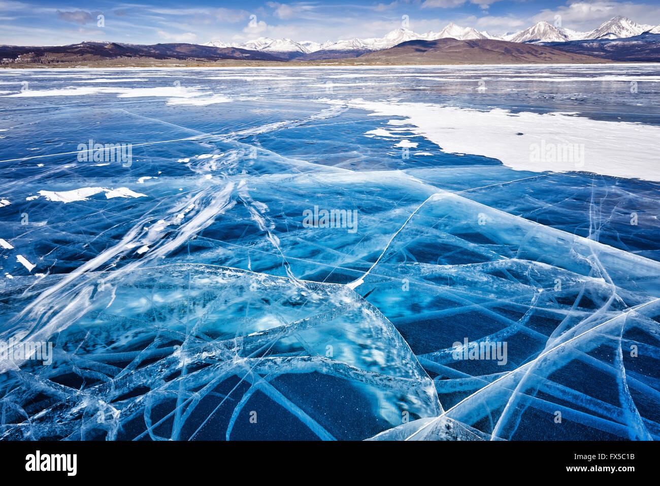 Belle glace dans les fissures . Son vent. L'accent sur le premier plan . Hovsgol Lake . La Mongolie Banque D'Images