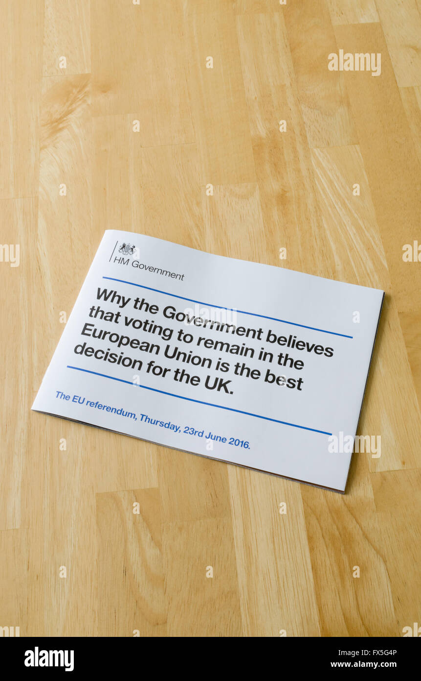 L'Union européenne Pro brochure envoyée à chaque UK Accueil Avril 2016 Partie de l'Union européenne référendum Banque D'Images