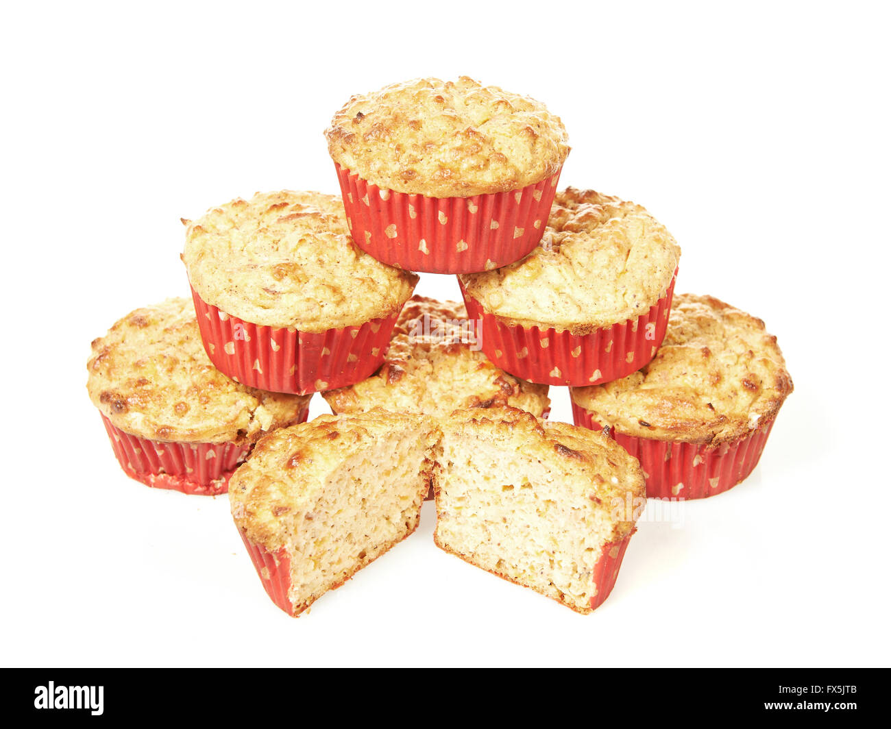 Muffins à faible teneur en calories isolé sur fond blanc Banque D'Images