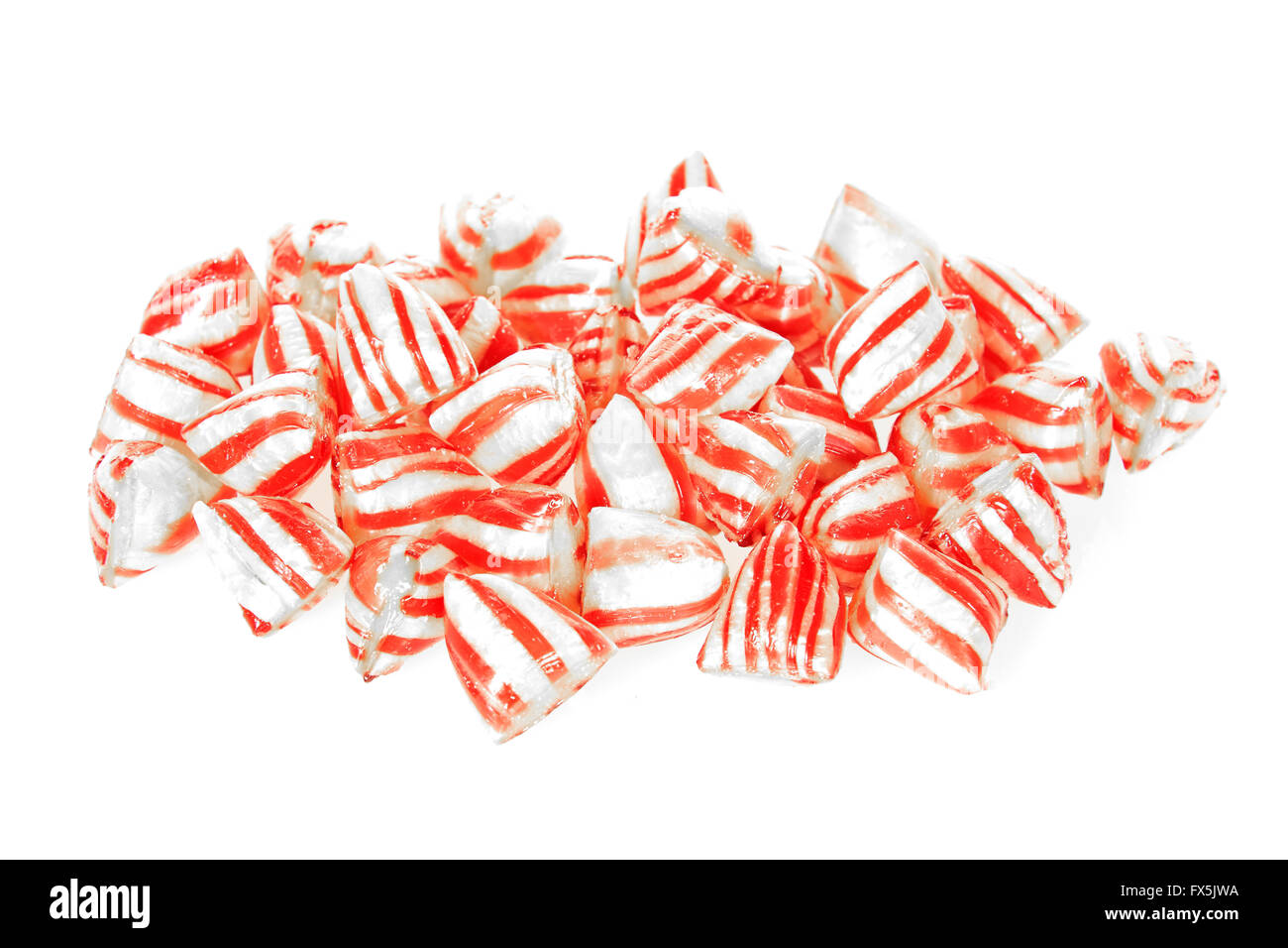 Bonbons durs rouge et blanc isolated on white Banque D'Images