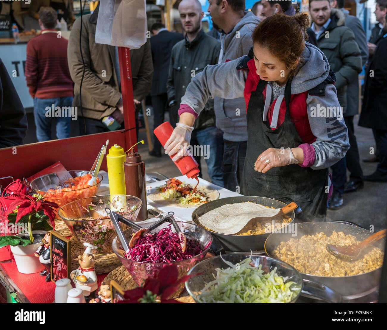 Marché de Spitalfields food vendor Banque D'Images