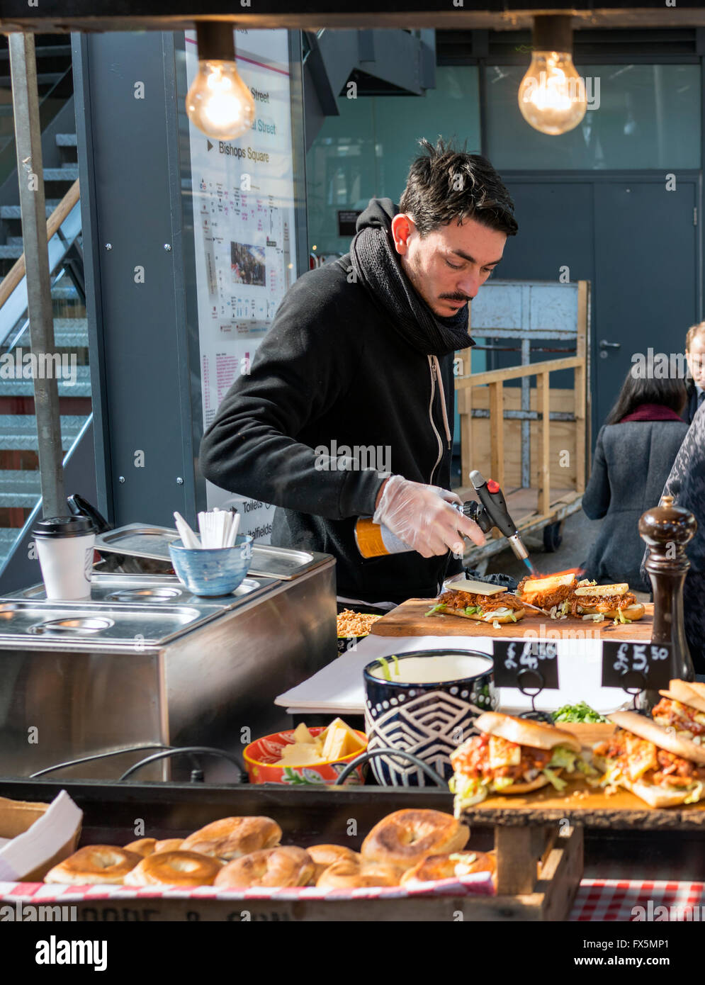 Marché de Spitalfields food vendor Banque D'Images