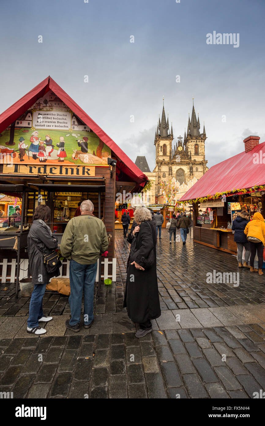 Marché de Pâques Staromestske namesti la place de la vieille ville, Prague, République Tchèque, Europe Banque D'Images