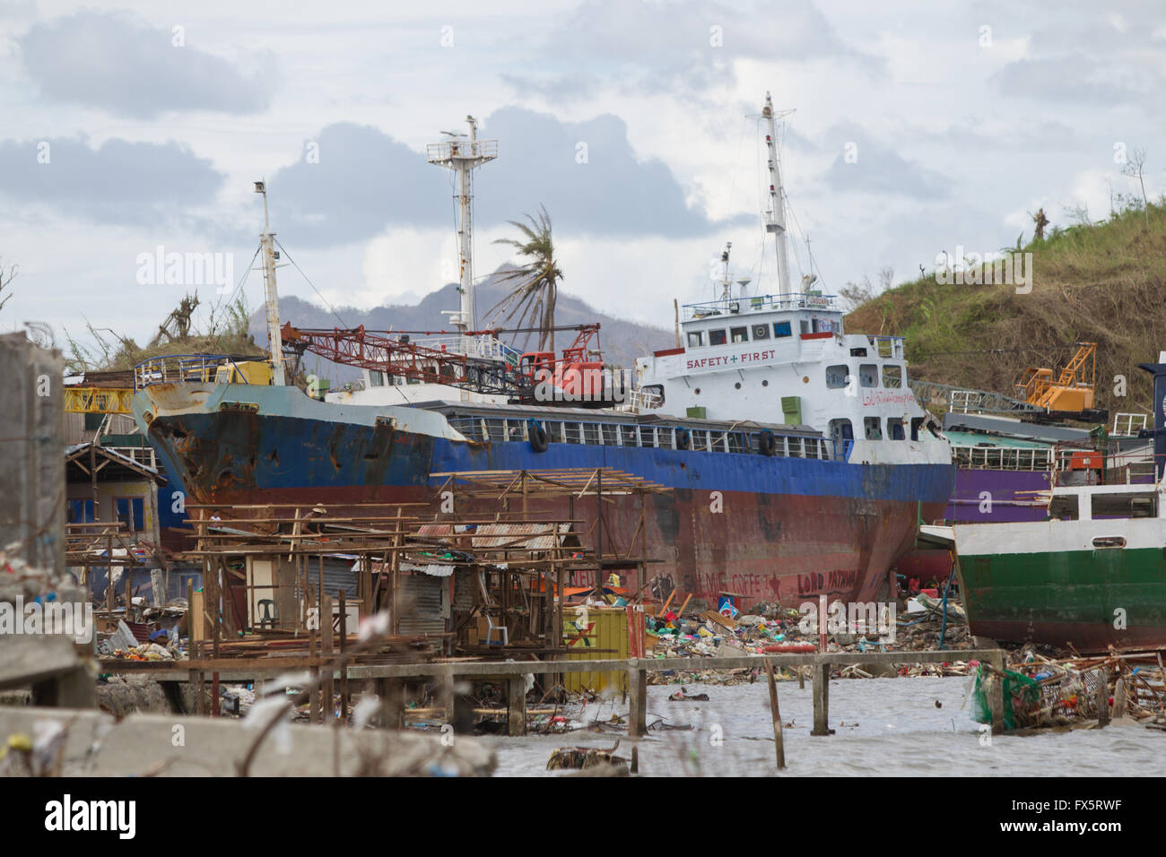 Le 8 novembre 2013, le typhon Haiyan,(connu sous le nom de Yolanda aux Philippines).Cette image prise deux semaines après l'événement. Banque D'Images